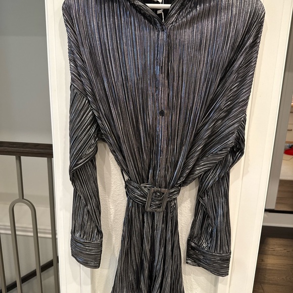 Le Lis Metallic Pleated Shirt Dress XS Black Silver Belted Mini Party Holiday - Picture 2 of 5